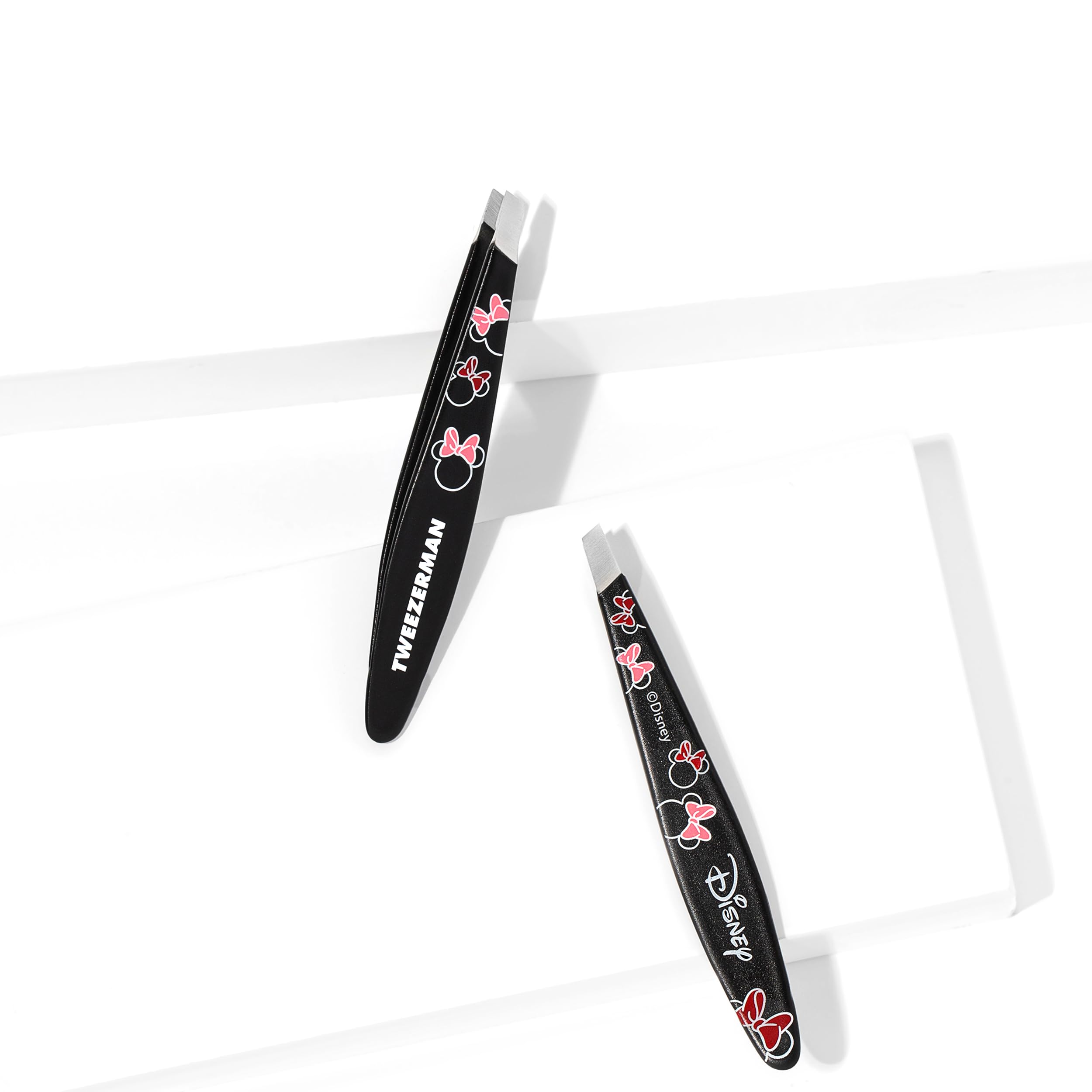 TWEEZERMAN Mini skośna pęseta do uszu z Myszką Minnie z serii Disney's Minnie Mouse