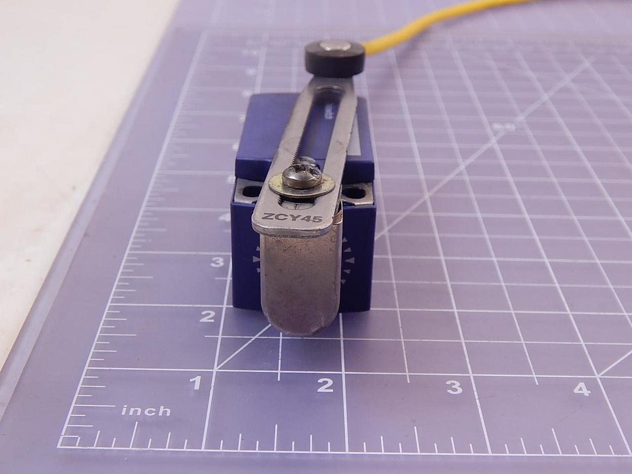 SCHNEIDER ELECTRIC ZCP21 SWITCH