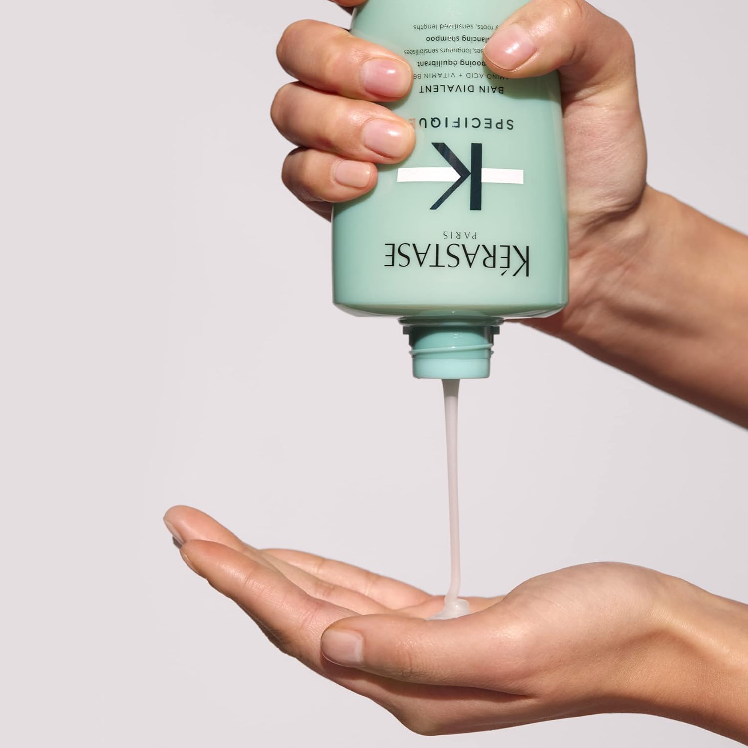 Kérastase Shampoo für fettige Kopfhaut und strapazierte Längen, Ausgleichendes und klärendes Haarbad, Bain Divalent, Spécifique