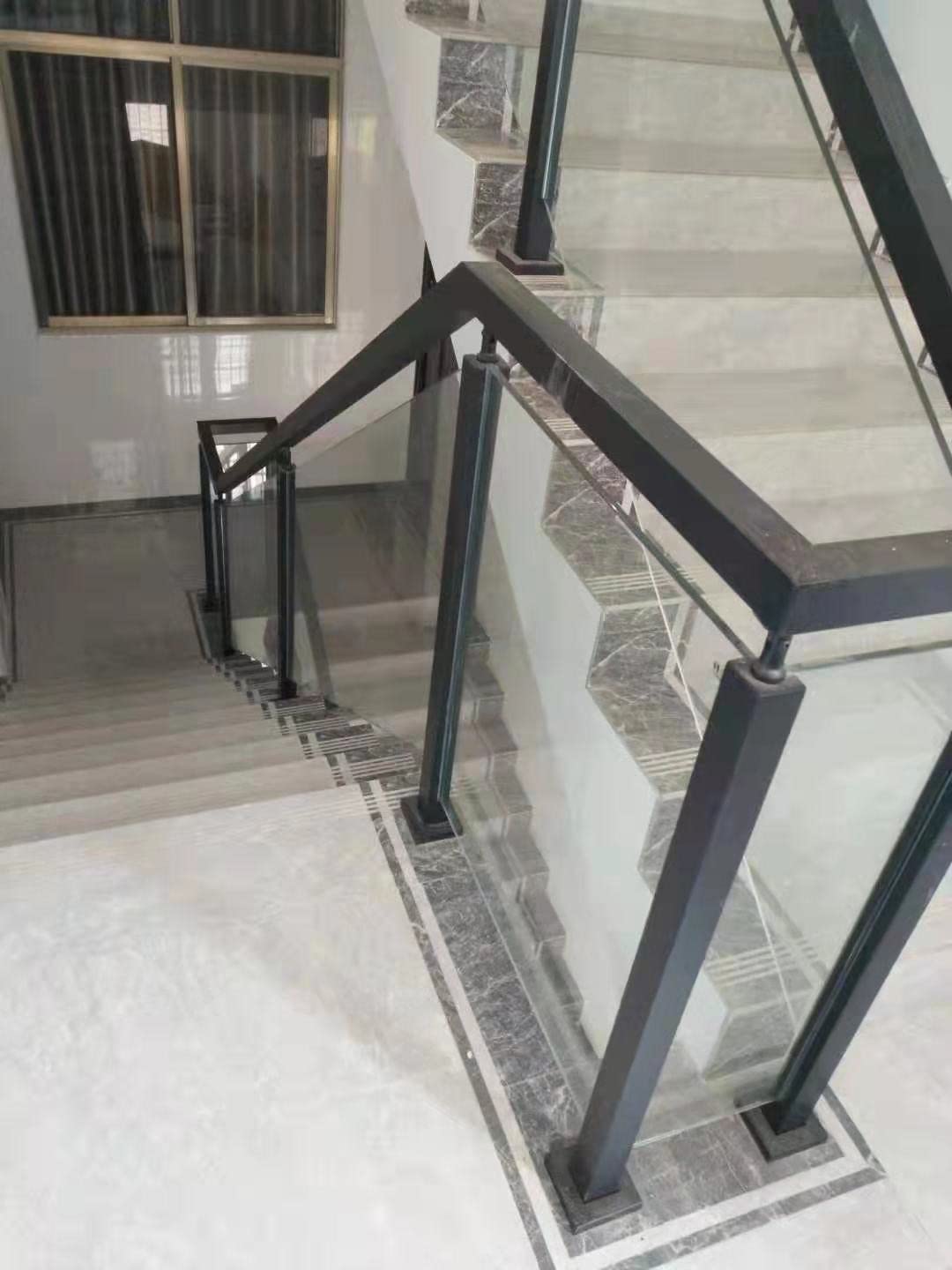 Słupek balustrady ze stali nierdzewnej 304 ze szkła – czarny zacisk do balustrady ze szkła do schodów, balkonu, tarasu ogrodowego | 25-59 cali wysokości(Sapphire,Height 70cm)