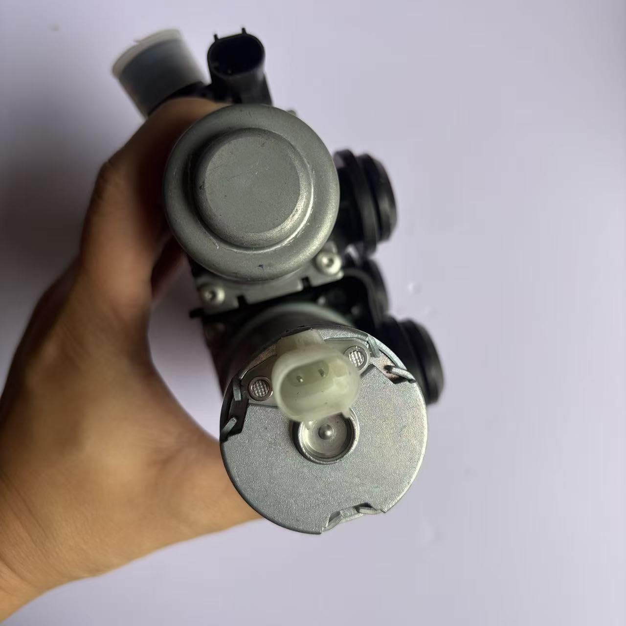 Pasuje do bm E46 X3 E83 Z3 M3 E36 316I 318I 320I 323I 64118369807 metalowy zawór sterujący nagrzewnicy pomocnicza pompa wodna
