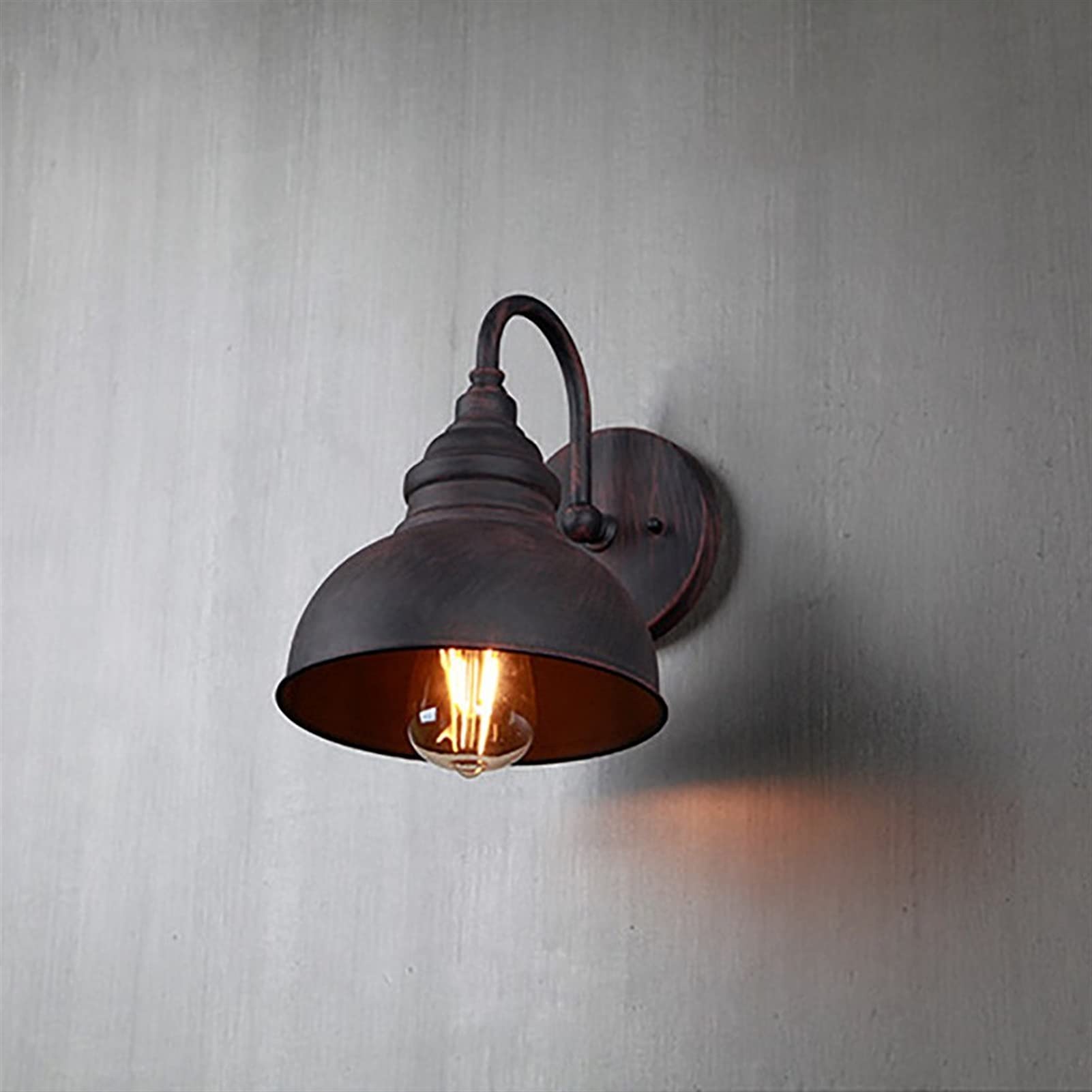 Luces minimalistas de pared para transformar salones oscuros en espacios cálidos 8