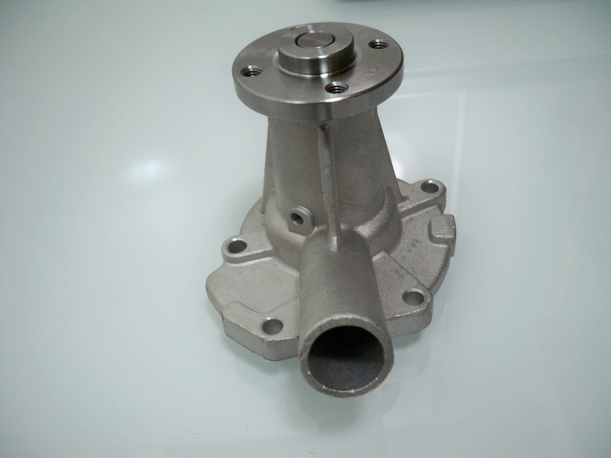 Pompe à eau compatible avec Kubota D750 D850 D950 V1200 V1205 V1100 B1550 B1750 B2150