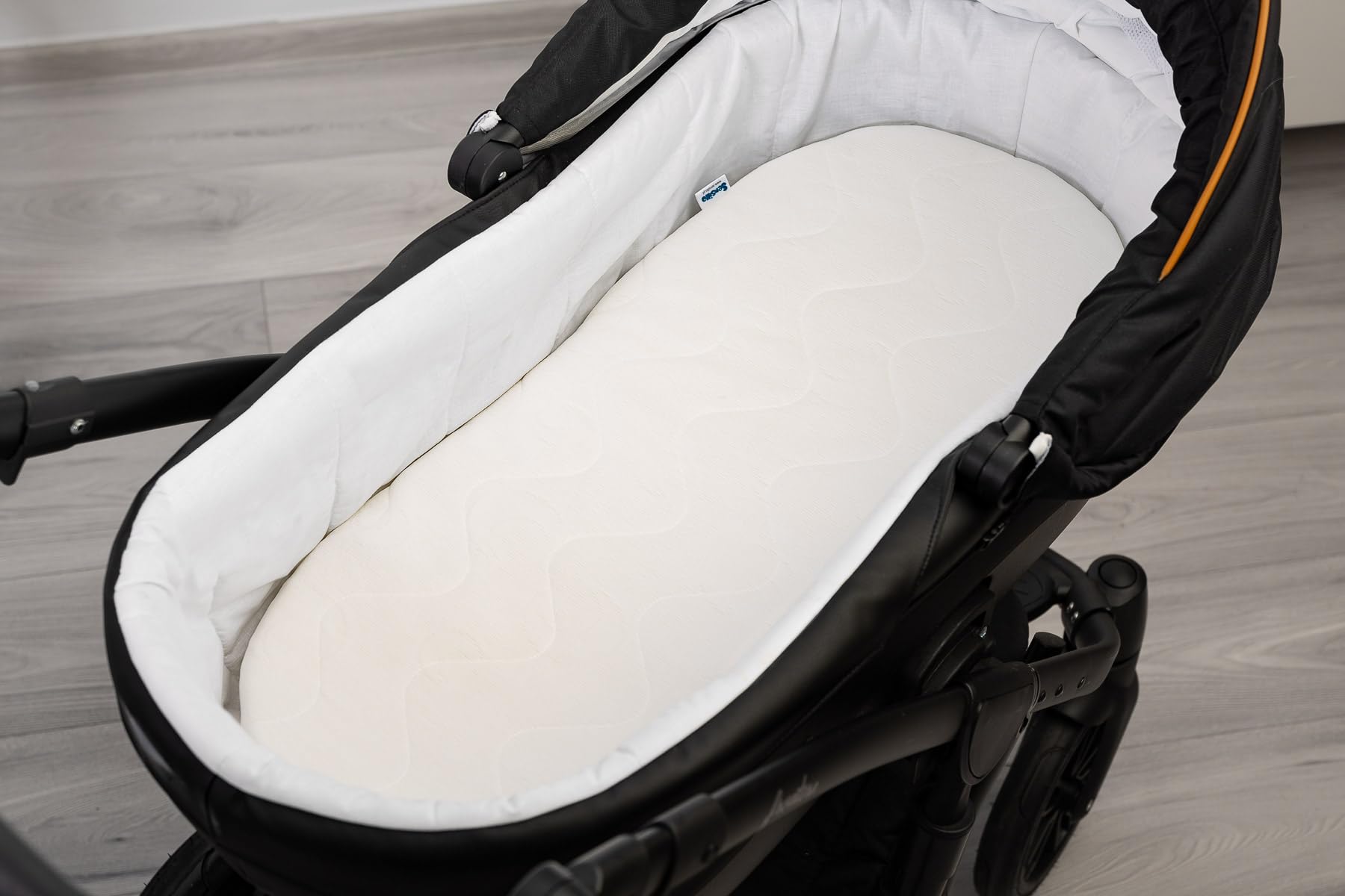 Kinderwagen Matratze - Einlage für Kinderwagenwanne - Universale Größe 35 x 75 x 3,5 cm - mit weichem H1 Polyurethanschaum und abnehmbarem, waschbarem Polyester Bezug