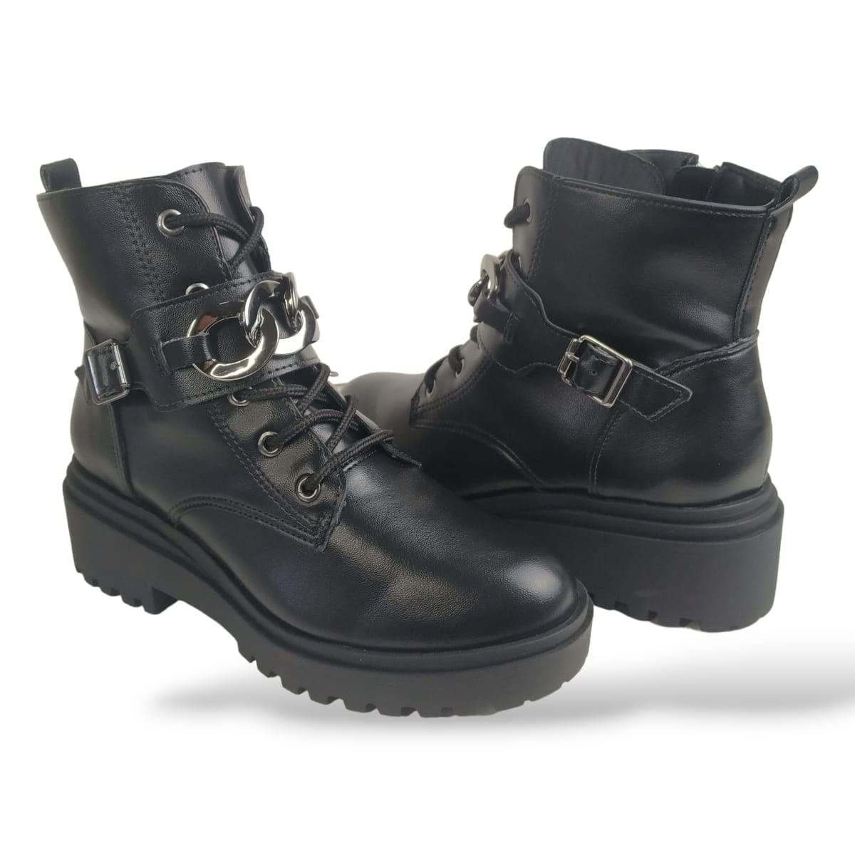 Bota Coturno Feminino Via Marte Preto Tratorado Com Fivela Tamanho:35;Cor:Preto em promoção! Veja a oferta e mais achadinhos de Botas 3 Hoje é o melhor dia para comprar Bota Coturno Feminino Via Marte Preto Tratorado Com Fivela Tamanho:35;Cor:Preto com aquele preço maroto! Promoção! Aproveite a oferta! 3