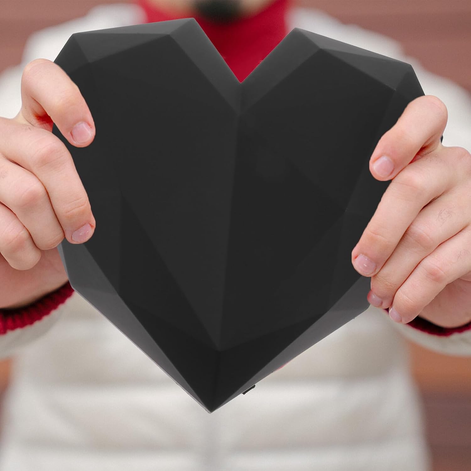 CATIEBYE Heart-shaped Valentine’s Day Box with Lid, Compact Dark Packaging Case for Party and Festive Wrapping Supplies image 4