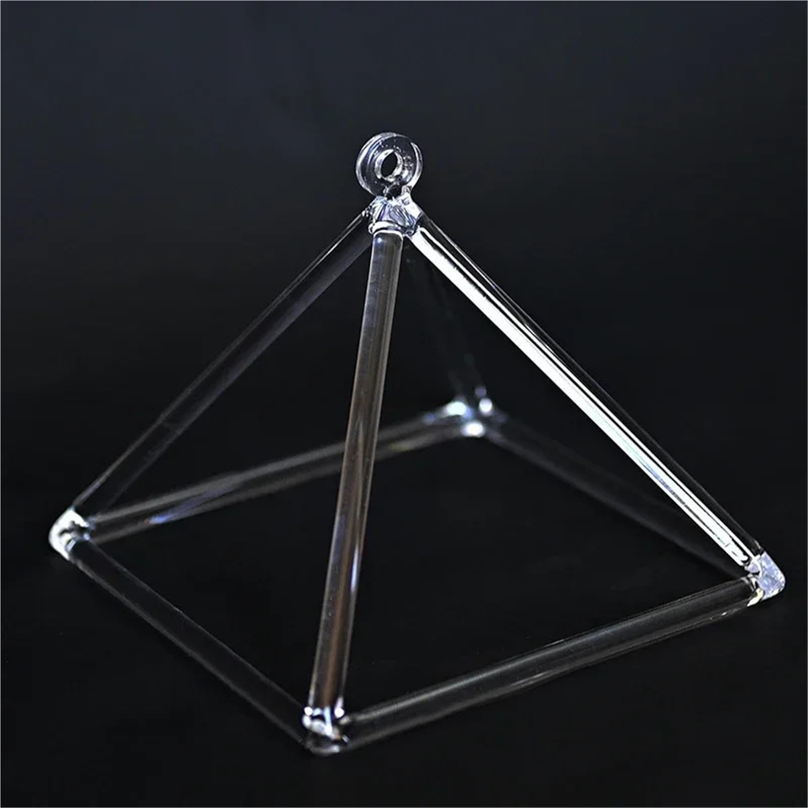 Singende Pyramide aus klarem Kristall