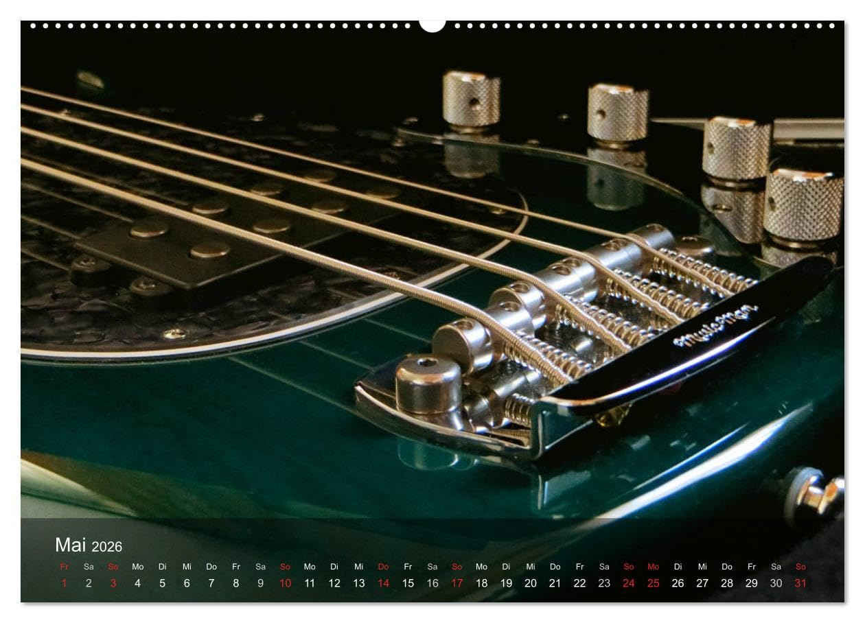 SAITENSPIELE (hochwertiger Premium Wandkalender 2026 DIN A2 quer), Kunstdruck in Hochglanz: Elektrische Gitarren präsentieren sich aus unterschiedlichen Blickwinkeln. (CALVENDO Kunst)