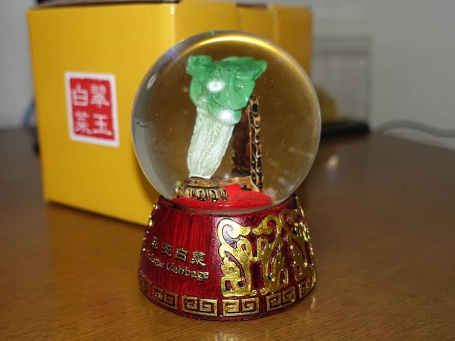 大型天然玉 細密彫刻『白菜』 置物 翠玉白菜 縁起物 木製台座付き 重さ1.3㎏ 大型天然玉 細密彫刻『白菜』 置物 翠玉白菜 縁起物 木製台座