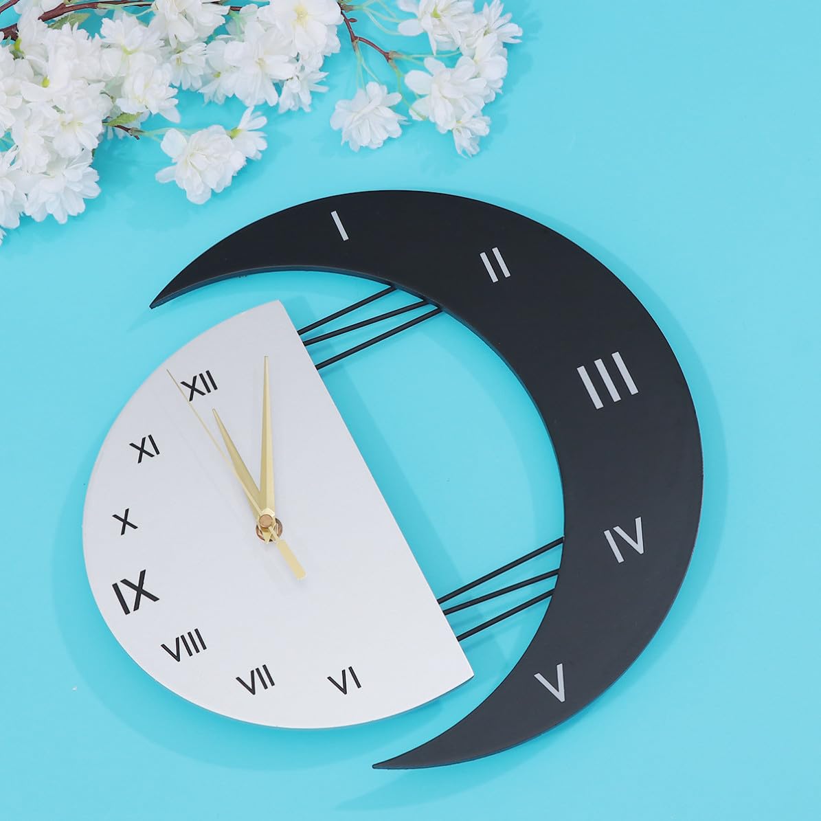 INOOMP Wanduhr aus Eisen und Holz mit Mond und Sonnenmotiv Kreative Moderne Geräuschlos ohne Tickgeräusche für Schlafzimmer und Wohnraumdekoration