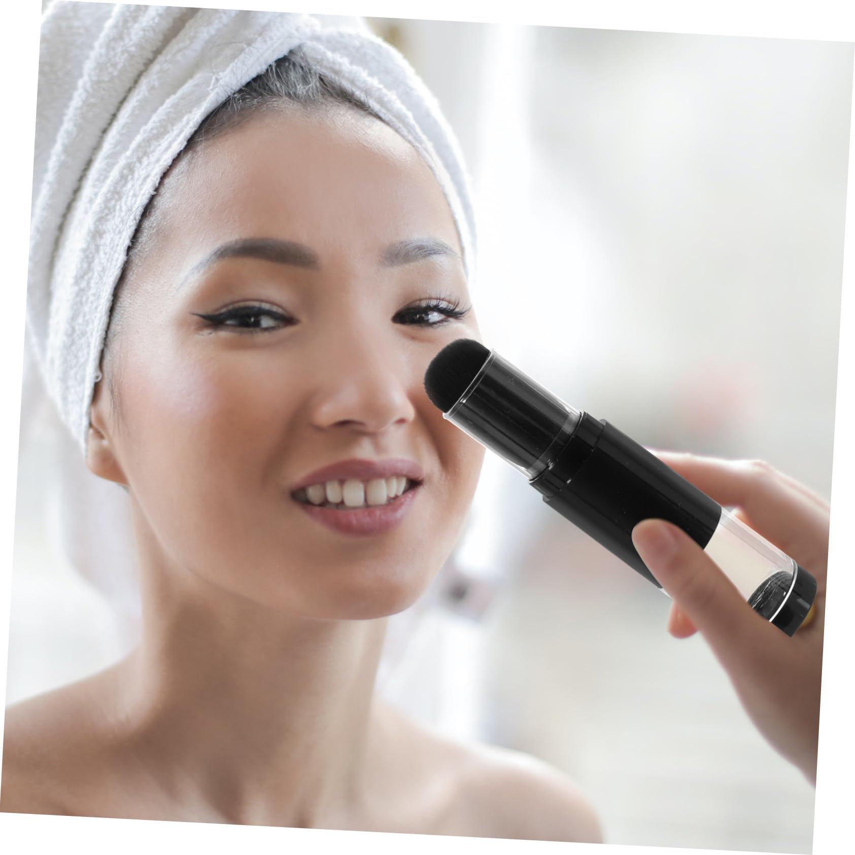 Press-type Makeup Brush Packaging Bottle Brush Integrated Portable Powder Spray Brush Foundation Brush Makeup Supplies Manicure Cleaning Brush Travel One Body Plastic