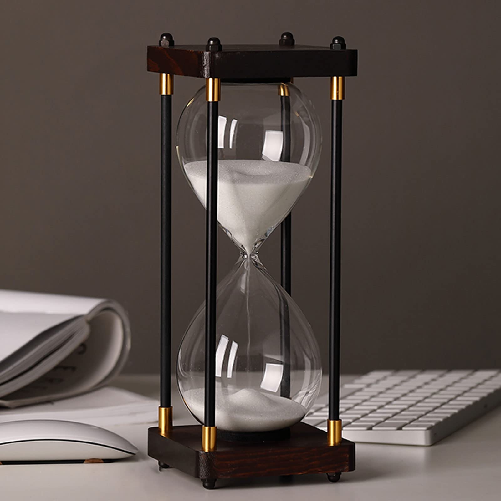 Sanduhr-Timer, Sanduhr-Timer aus Holz, dekorative Sanduhr, schwarzer Holzrahmen, Sand, schwarzer Holzrahmen, dekorative Sanduhr, 60 Minuten, Sanduhr, Couchtisch, Bücher, Schreibtisch, Regal, Schule, S