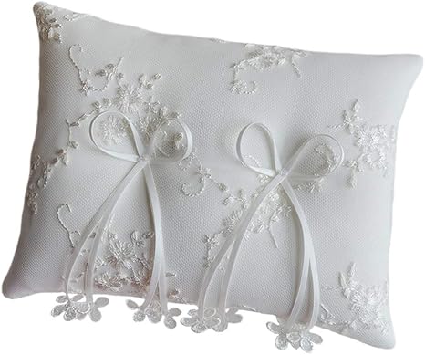 Amazon Co Jp ウェディングリングピロー ウェディングエクスチェンジリングホルダー 磁器ホワイトサテン刺繍レース装飾リング収納枕 ジュエリー