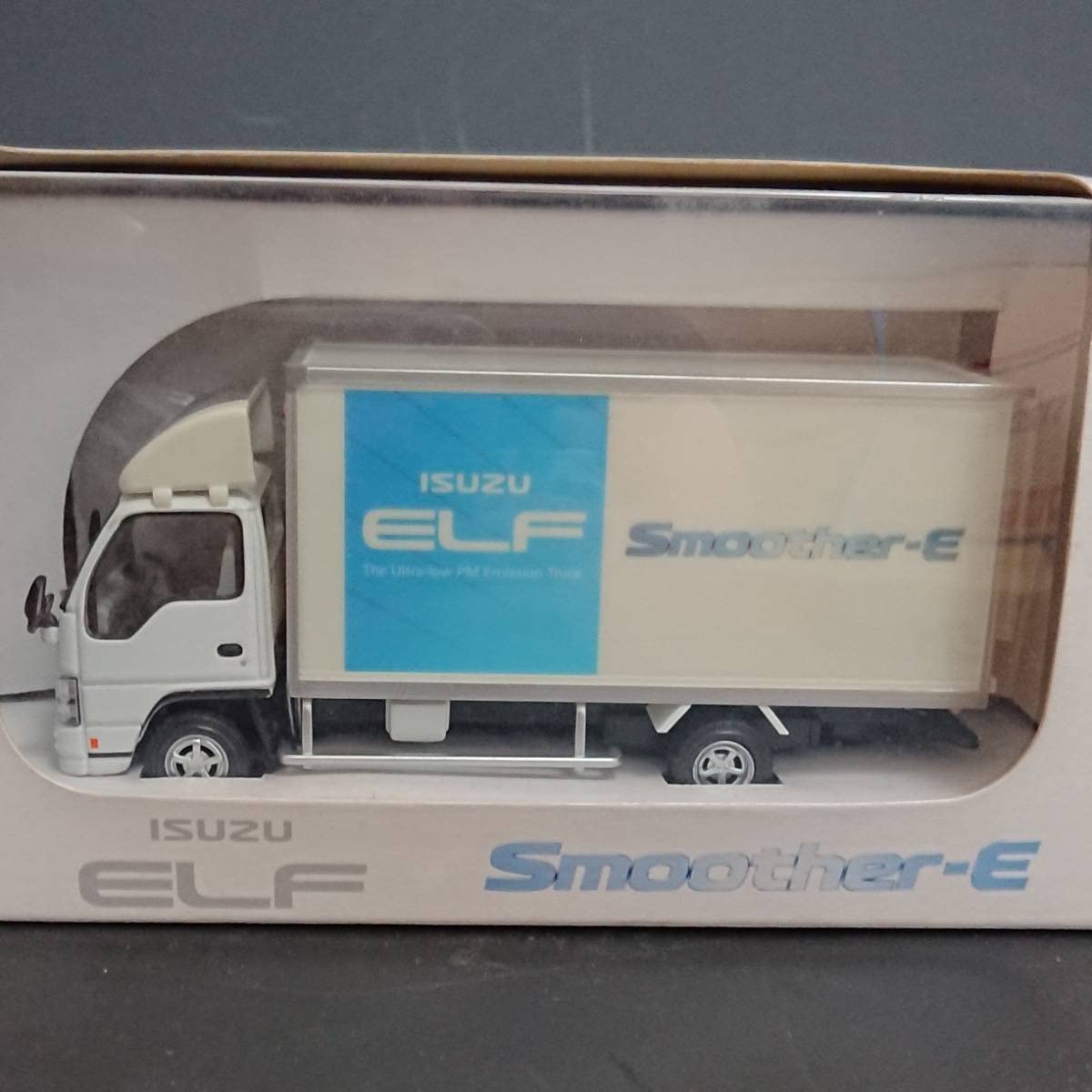 Amazon.co.jp: いすゞ エルフ模型 正規品 非売品 トラック おもちゃ
