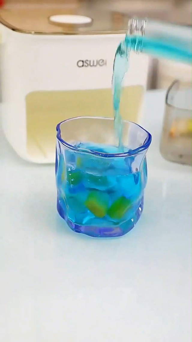 Contenedor portátil para cubos de hielo con tapa y pinzas miniatura 7