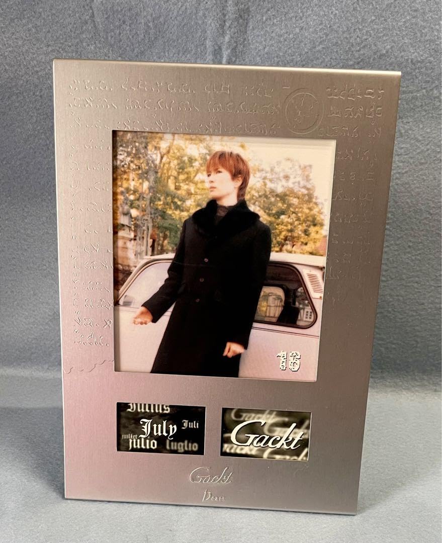 Amazon.co.jp: GACKT 2002 スタンドカレンダー カレンダー : 文房具 