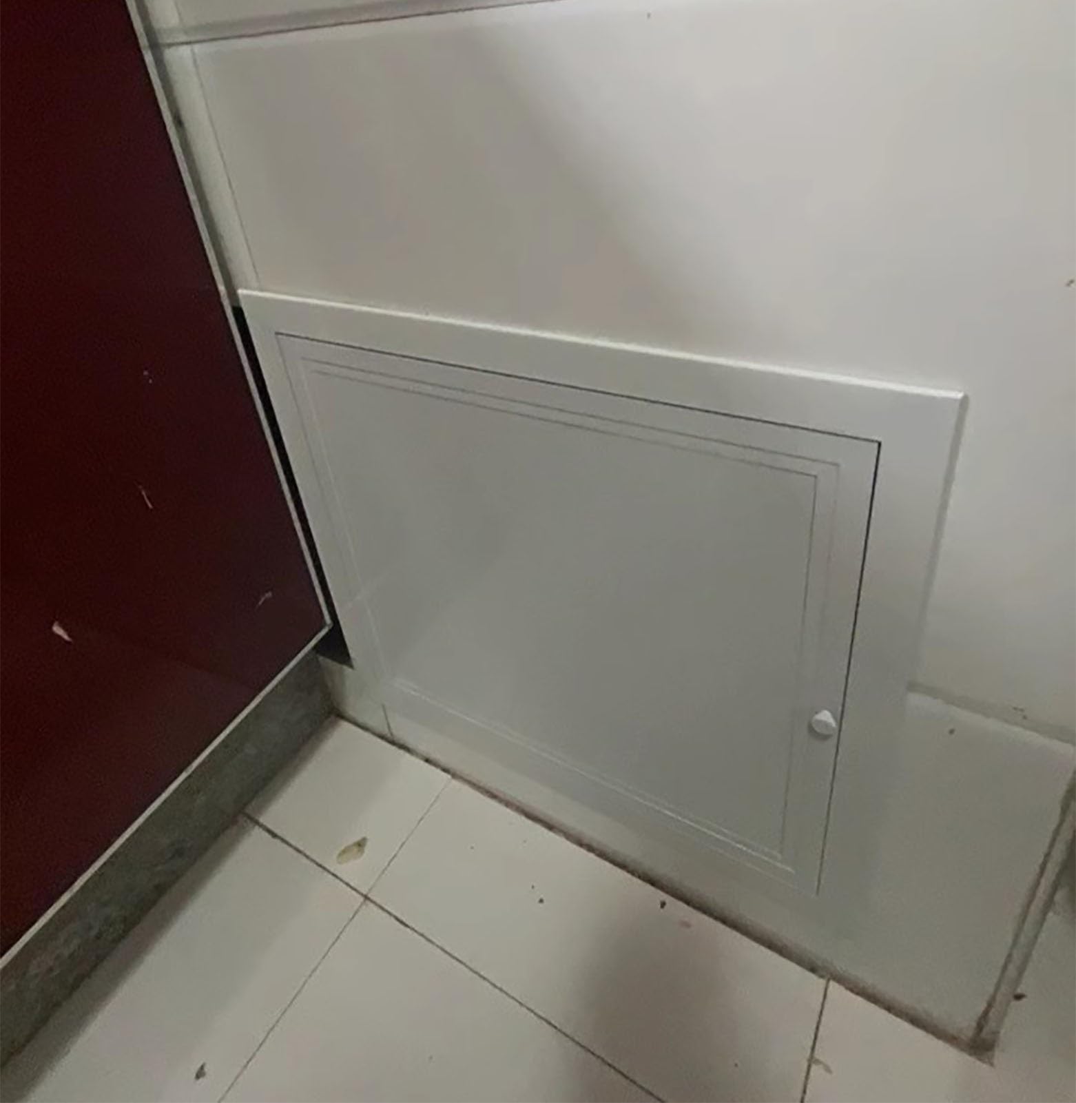 Aluminiowy panel dostępu do płyt kartonowo-gipsowych, białe drzwi naprawcze (60 x 60 cm / 23.6x23.6in) - trwała metalowa konstrukcja dla łatwej instalacji - idealna do instalacji wodno-kanalizacyjnej