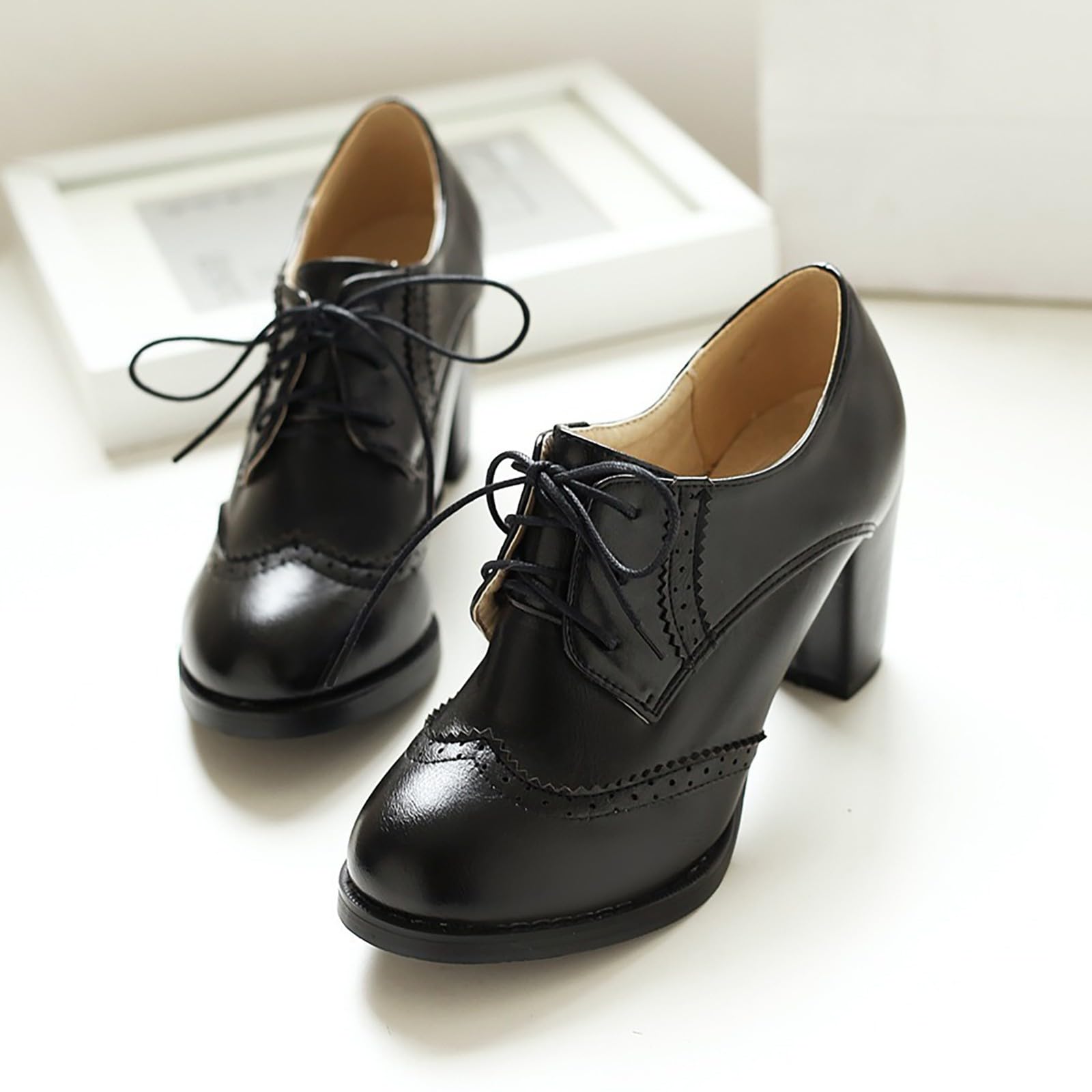 2026 Chaussures rétro à talon épais pour femme grande taille