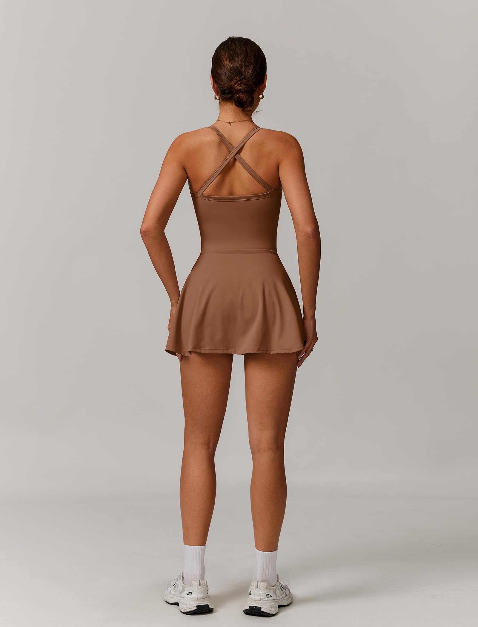 ABEHIK Mini robe de tennis pour femme avec short intégré et bretelles spaghetti à nouer sur le devant et dos nu