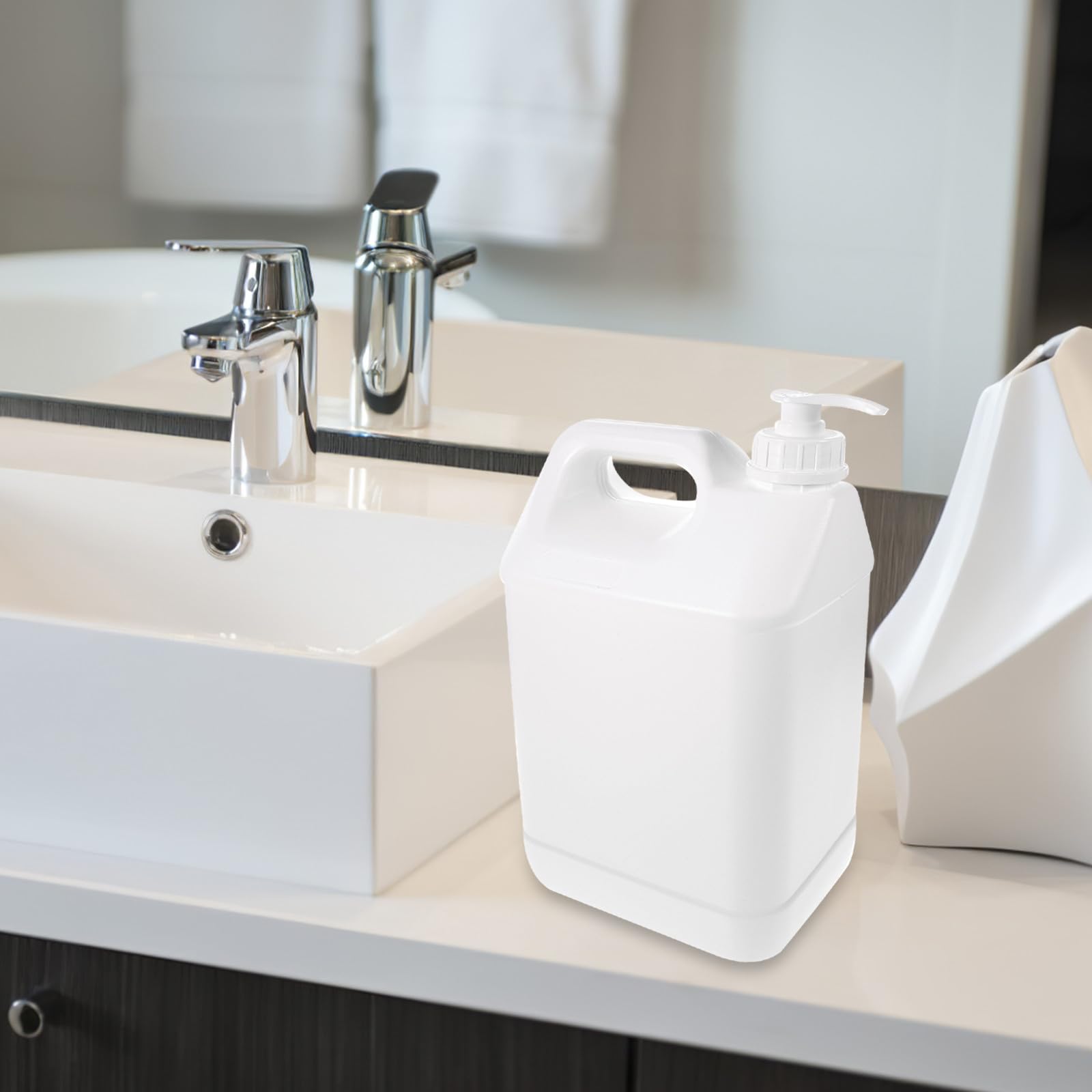 Dispenser Pompa da 5l per Sapone e Lozioni, Flacone Ricaricabile Bianco Tubo, Contenitore Erogatore per Cosmetici e Bagno, Apertura Ampia per Uso Domestico e Professionale
