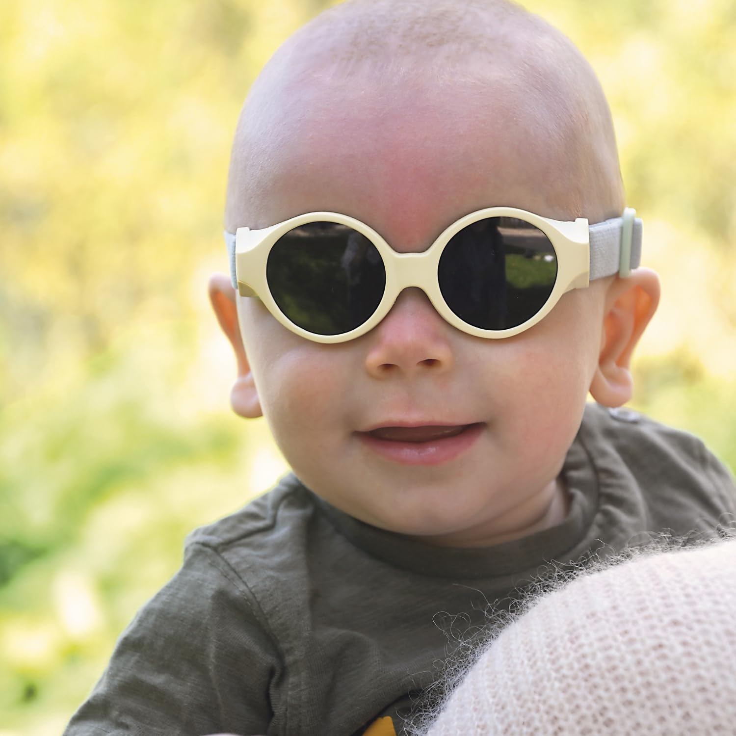 Béaba, Lunettes de soleil pour bébé 0-9 mois, Protection 100% UV - CAT 4, Protection Latérale, Confort Optimal, Bandeau élastique ajustable, Collection Glee, Citronnade