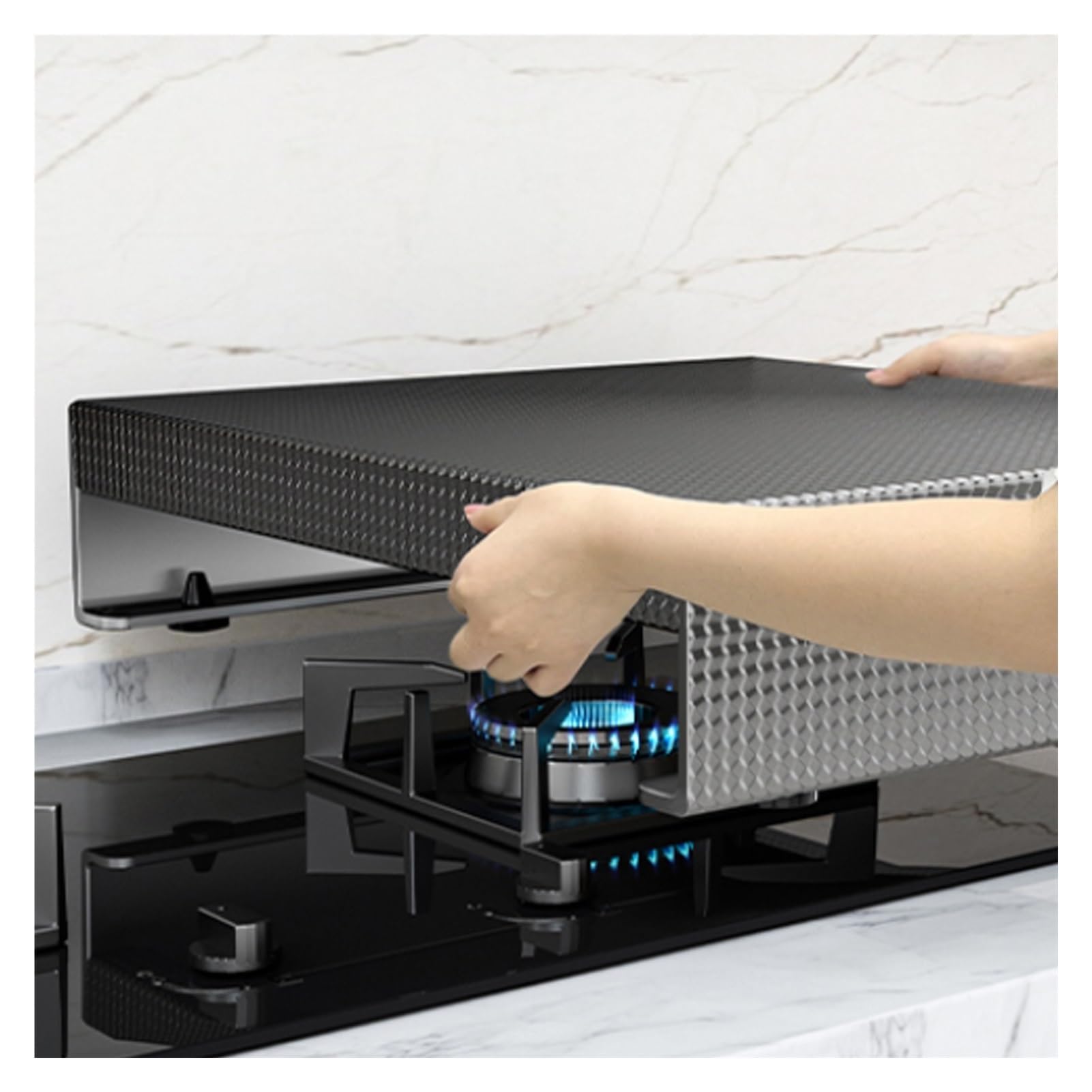 Protège plaque de cuisson gaz antidérapant pour gagner de l'espace en cuisine