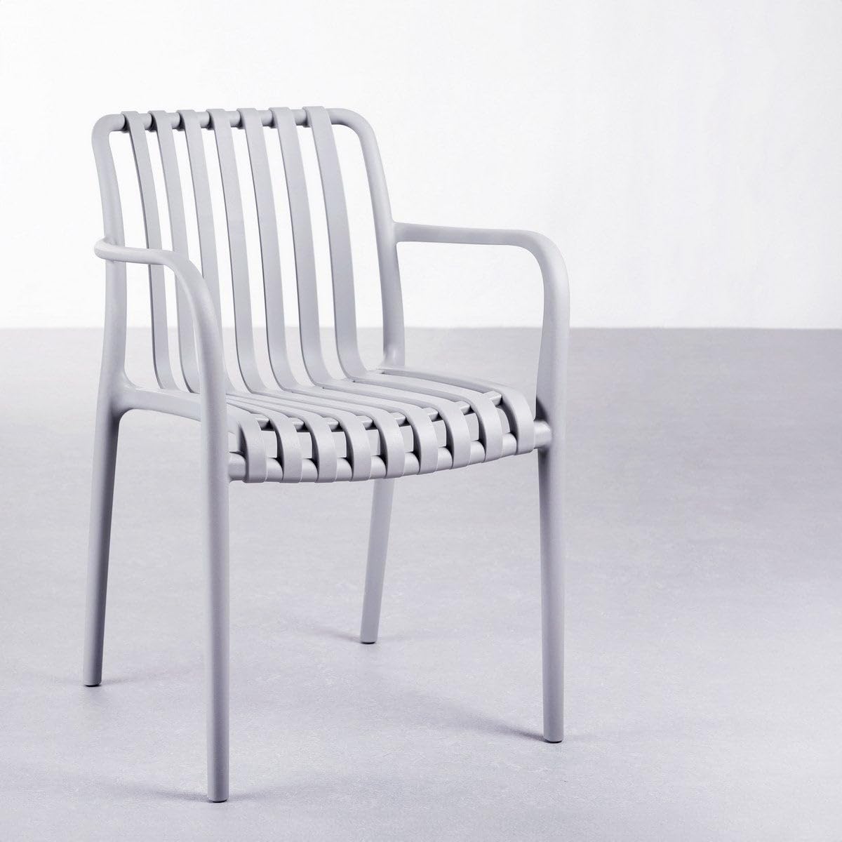 LOLAhome Silla de jardín Deba Gris, 58x56x81cm, con Brazos, ergonómica y apilable, certificación UV, de Polipropileno Resistente y Ligero - Colección Deba