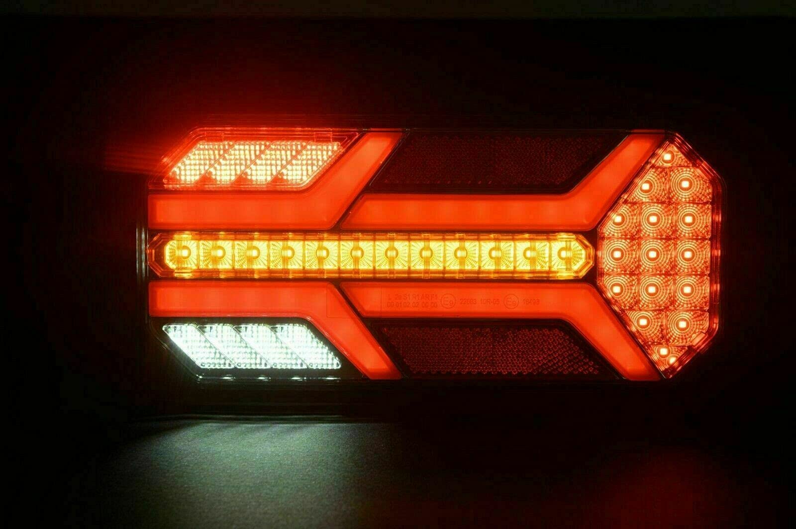 J/J 2 Fanali Posteriori LED Freccia Dinamica 12/24V Omologati Rimorchio Telaio E9 7 Funzioni
