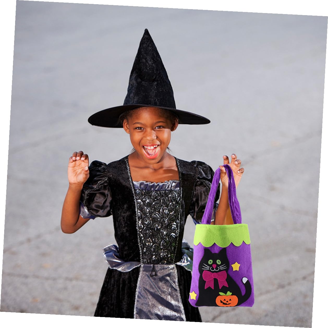 MUCKLILY 18 Stck. Teiliges Halloween Tragbare Beuteltaschen aus Flauschstoff mit Lustigen Applikationen Wiederverwendbare Süßigkeiten Taschen für Halloween Party und Geschenke