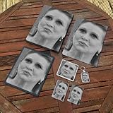Includes - A4 Canvas - A4 Drucken - Coaster - Fridge Magnet - Schlüsselanhänger - Mouse Mat - Sketch Card
