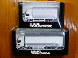 非売品新品HINO PROFIA ミニカー 1/64 シルバー 非売品新品HINO PROFIA ミニカー 1/64 シルバー - メルカリ