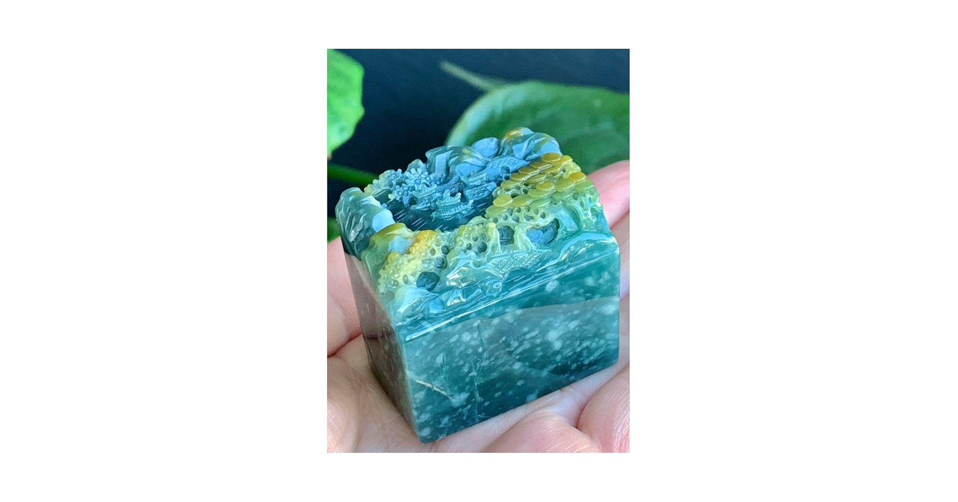 Amazon.co.jp: 本翡翠 グアテマラ翡翠 山水風景 印材 置物 6155