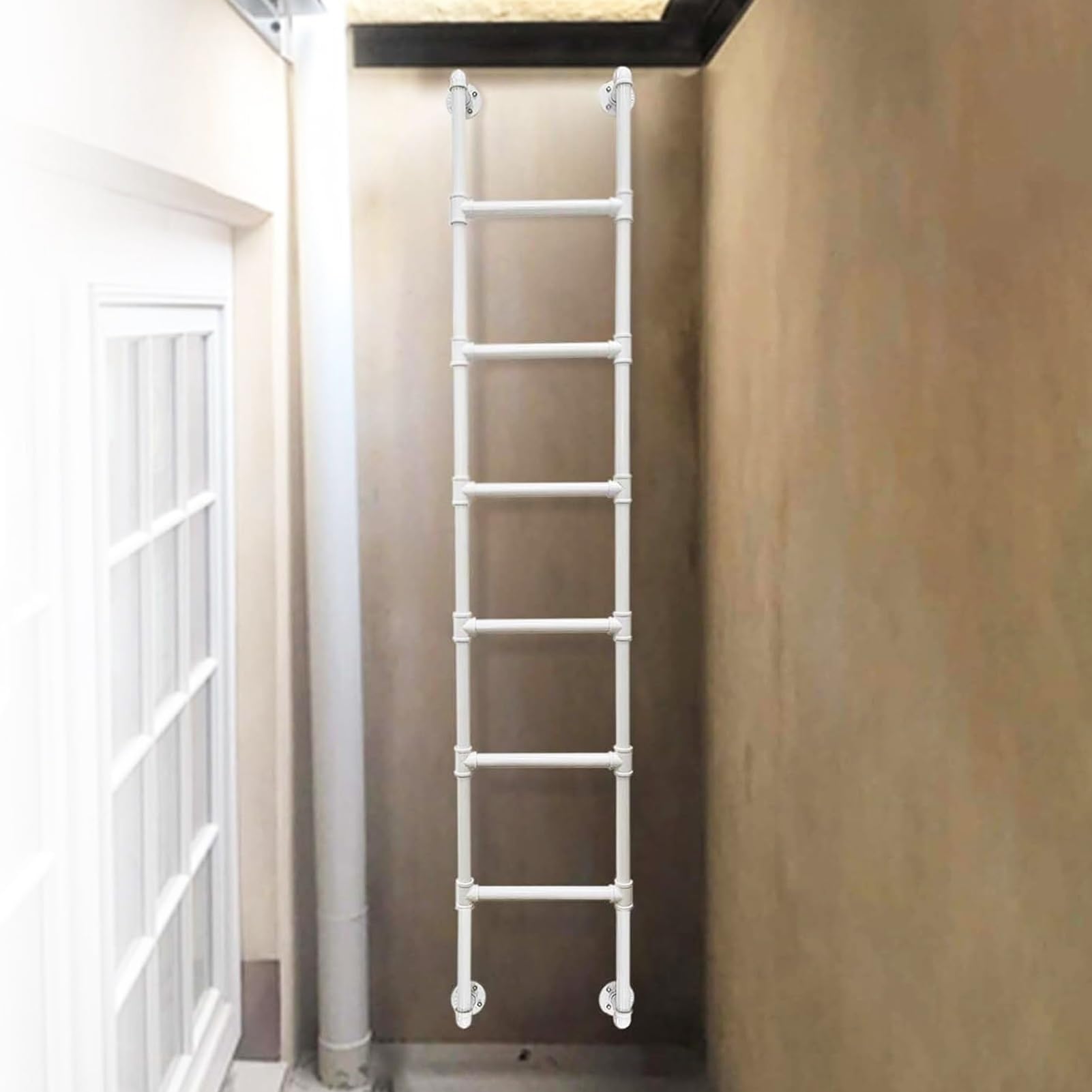 Scala da 1,2 m a 2,4 m per cantina e finestra, scala da parete in metallo, capacità di carico 136 kg, scala da arrampicata Emerncy Fire Escape, soluzione di accesso per soffitta (135 cm / 53in)