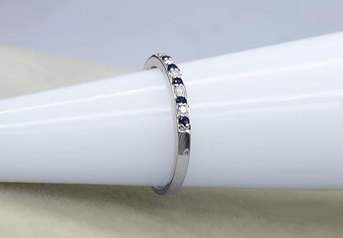 Miniatura 2 de Dazzlingrock Collection Alianza de boda redonda de piedra alternativa de zafiro azul y diamante blanco para mujer en oro blanco sólido de 10