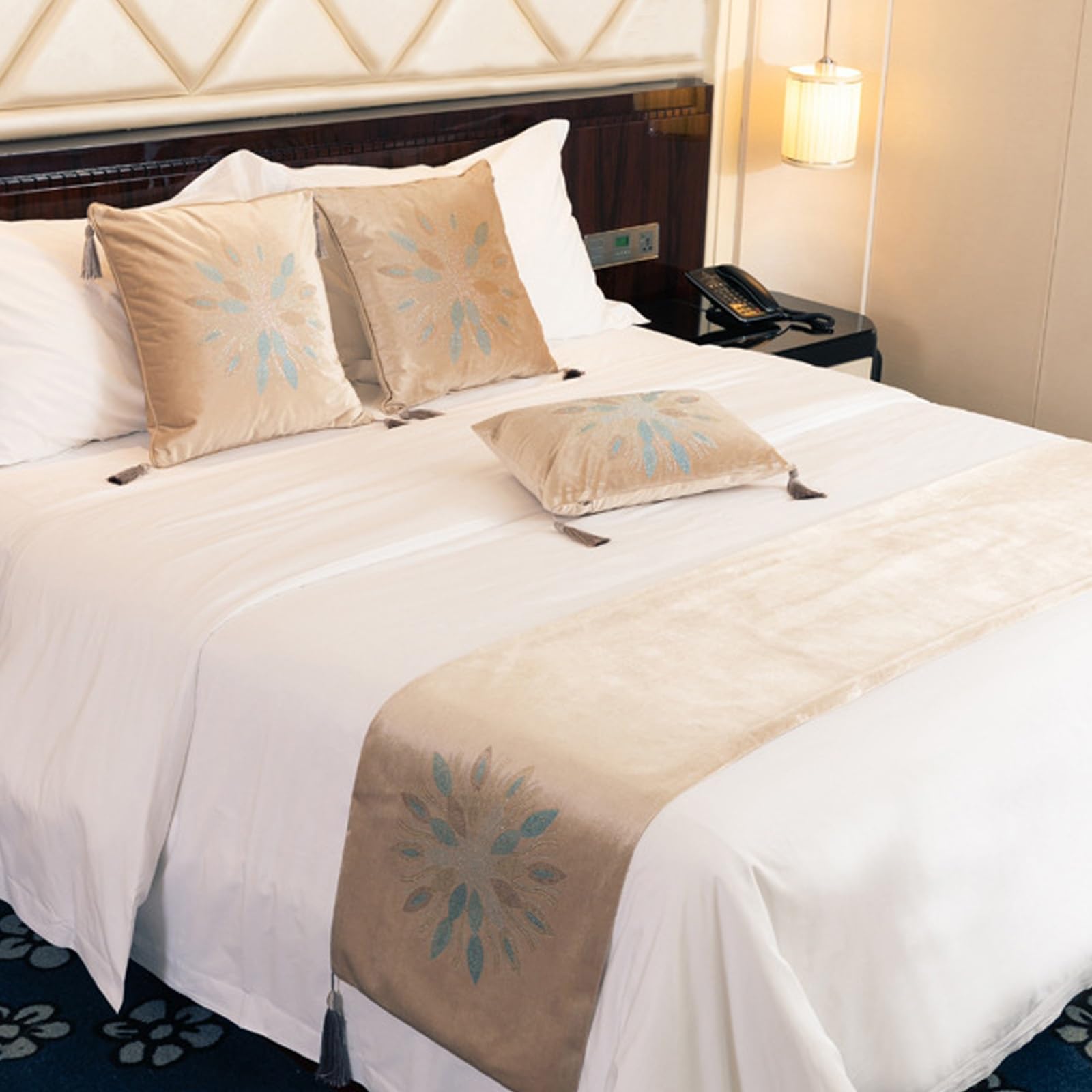 Couvre-lit velours fleurs pour rajeunir une décoration de chambre fatiguée