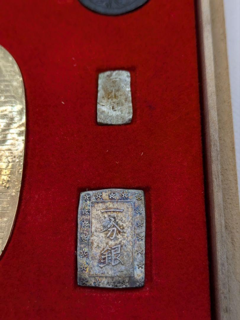佐渡小判 佐字一分判金 天保一分銀 嘉永一朱銀 正徳佐渡銭 桐箱入り Amazon.co.jp: 佐渡小判 佐字一分判金 天保一分銀 嘉永一朱銀