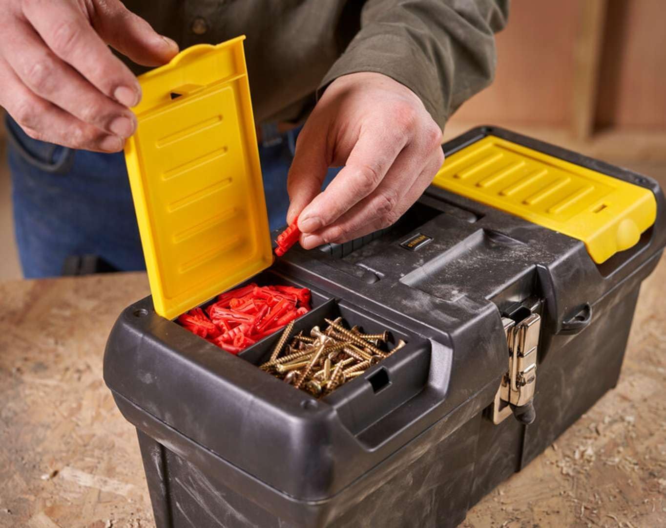 STANLEY Toolbox with Metal Latch, 2 Lid Organisers for Small Parts