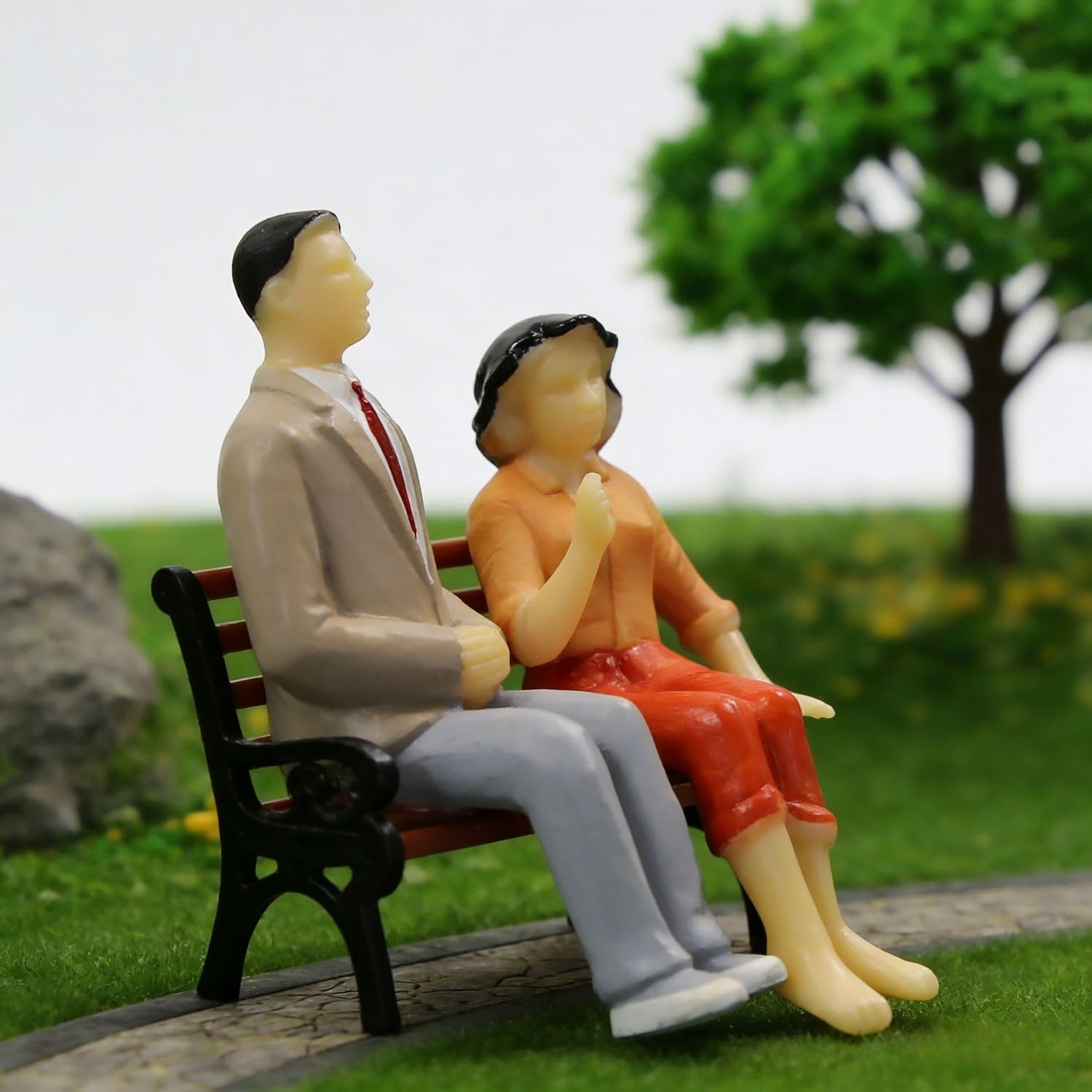 VICDUEKG 30 pezzi in miniatura persone 1: 30 HO scala in miniatura, modellino ferroviario, mini statuette diverse pose dipinte, piccole figure persone, museo seduto e in piedi