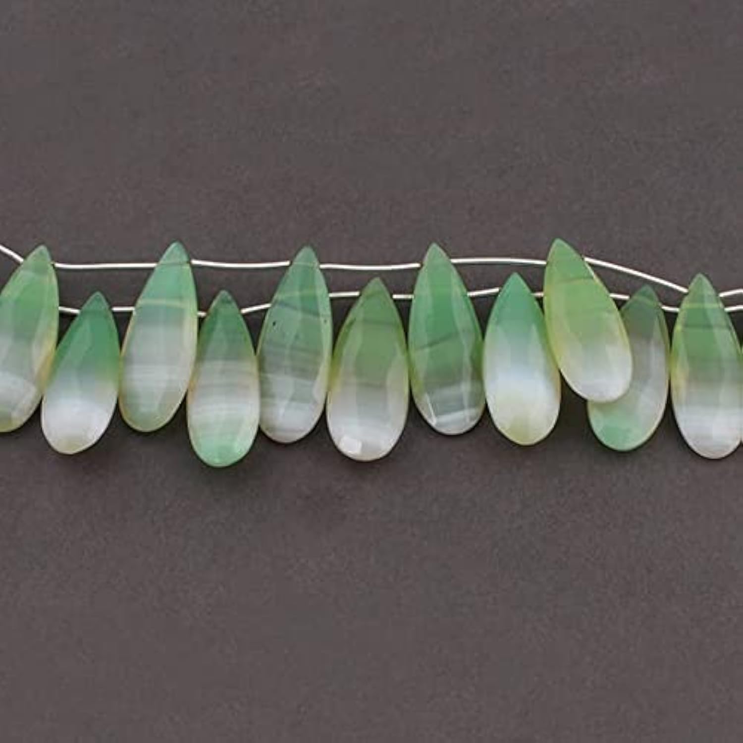 Chrysoprase briolettes naturelles 7.5 pouces pour concevoir un cadeau d'anniversaire