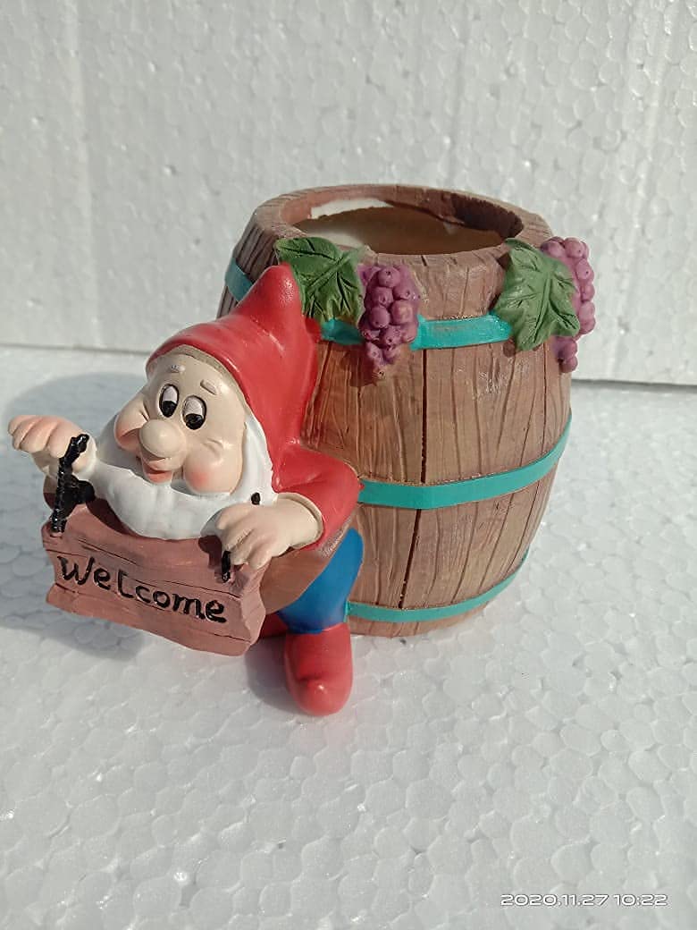 Resin Handmade, Hand Painted Small Welcome Gnome Planter - A Treat for Your Plant (Small), 1 Piece, Multicolour