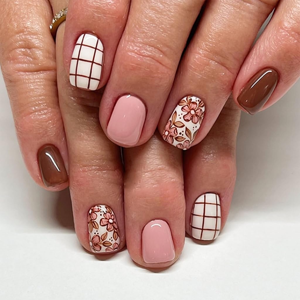 24 Pcs Striped Grids Stick On Nails Glossy False Nails Short Square Flowers Artificial Acrylic Nails