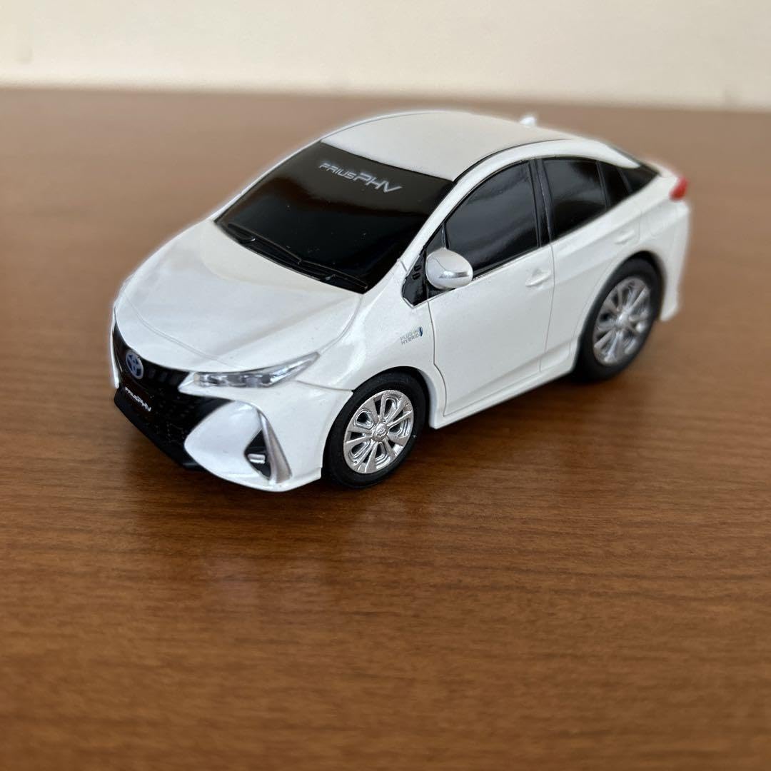 Amazon.co.jp: トヨタ プリウスPHV プルバックカー 白 : おもちゃ
