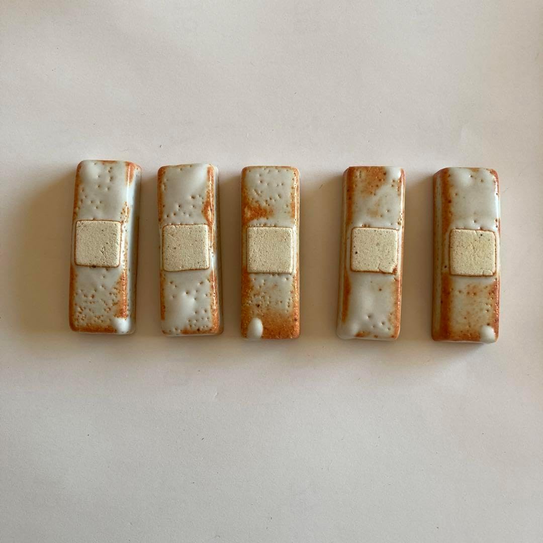 楽天市場】蓮（ハス）箸置き 蓮根 美濃焼 下石  土物/日本製/大人かわいい/オシャレ/生活雑貨/贈り物/贈物/ギフト/お祝い/はしおき/プレゼント/ラッピング無料 : うつわにわ 美濃焼 箸置き 伝統工芸士 箱無し