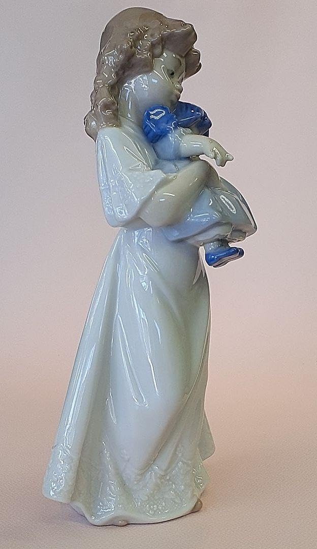 NAO リヤドロ 人形を抱く少女 スペイン製 【公式通販】