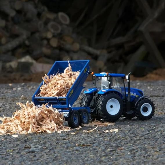 New Holland T6 Tractor With Trailer Playset, Collectable Toy Compatible With 1:32 Scale Farm Animals and Toys, Suitable for Children Age 3+, Red