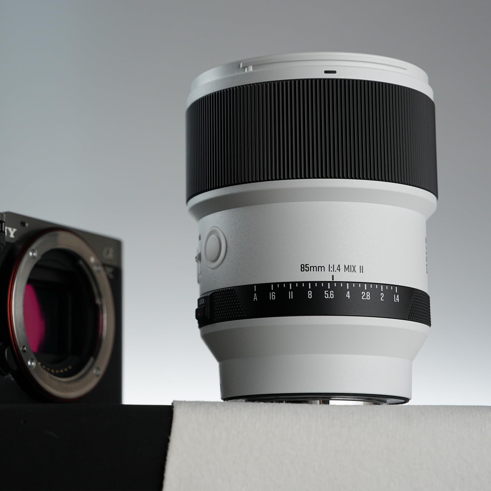 Amazon.co.jp: Meike 85mm F1.4 II フルフレーム AFレンズ Sony E