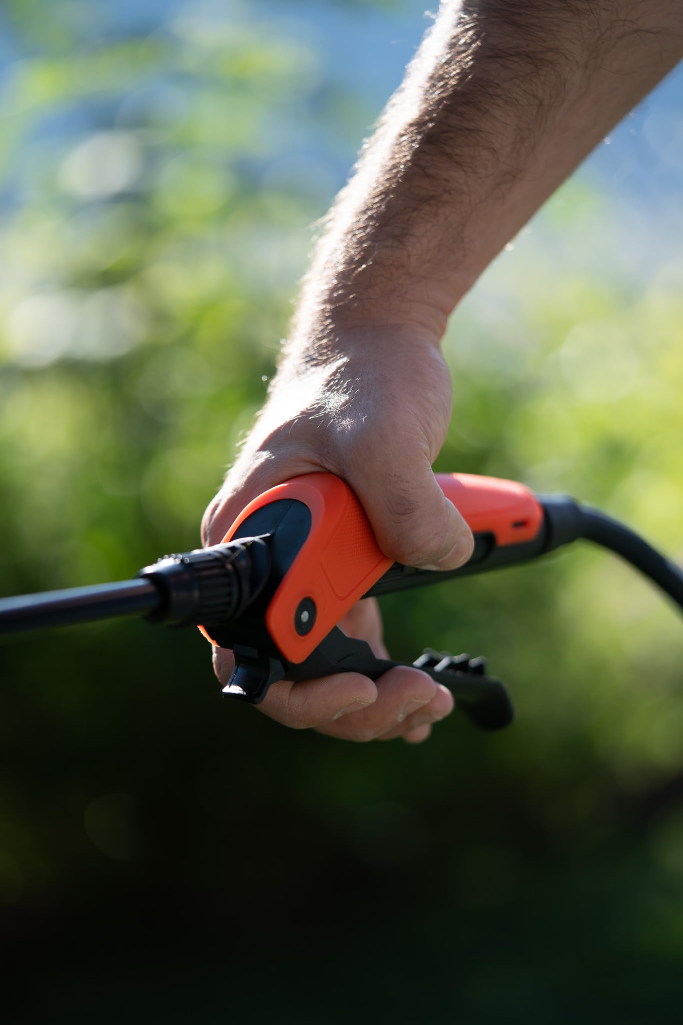 STOCKER Pompa a Zaino Elettrica 15L Li-Ion - Batteria 2,5Ah Autonomia 105min - Doppia Lancia Fibra e Alluminio - Pressione 5 Bar - Trattamenti Giardino e Agricoltura