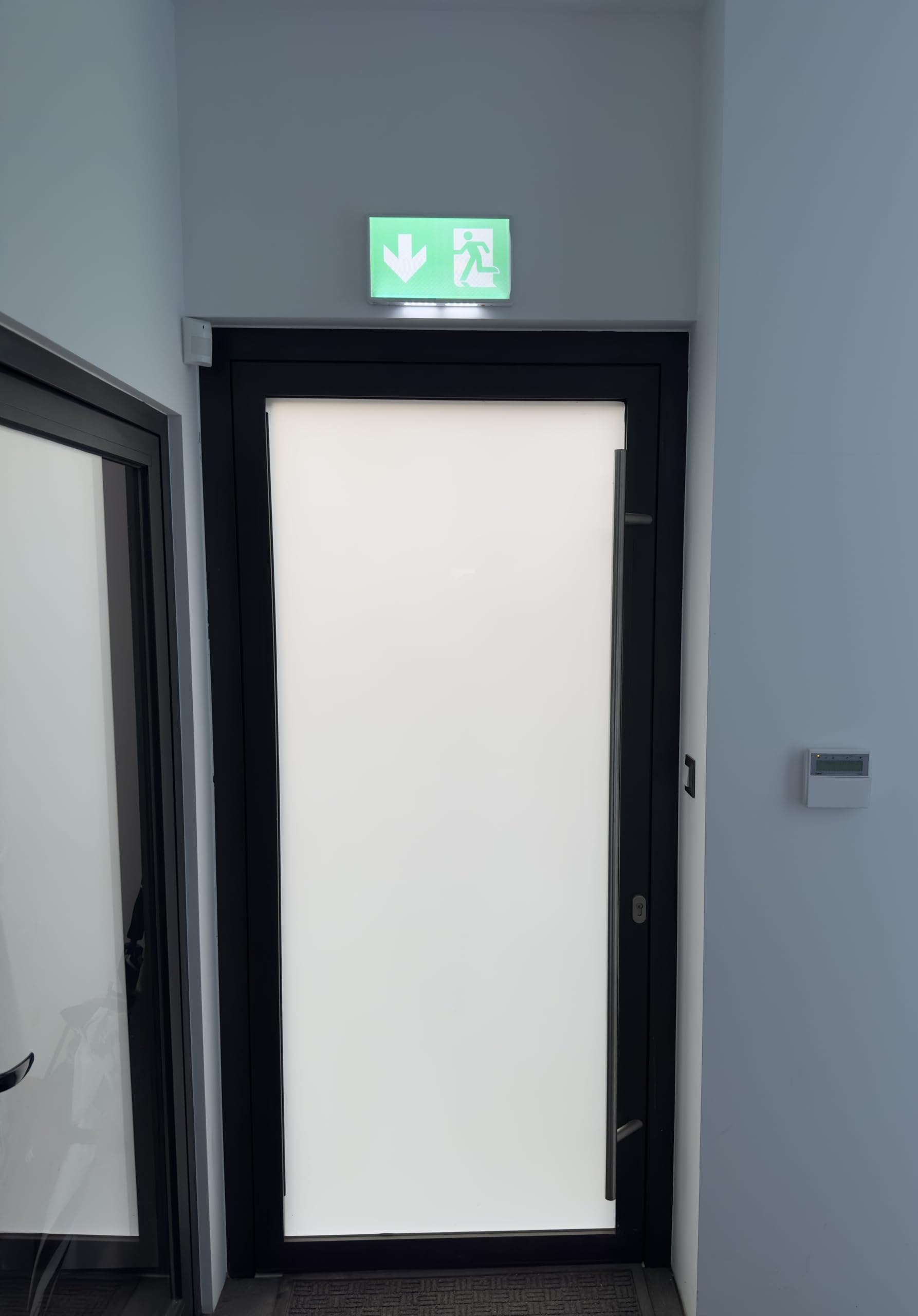 LATRANS IP20 LED di Emergenza e Funzionamento di Rete, Luce di Uscita, Via di Fuga EXIT Montaggio a Parete