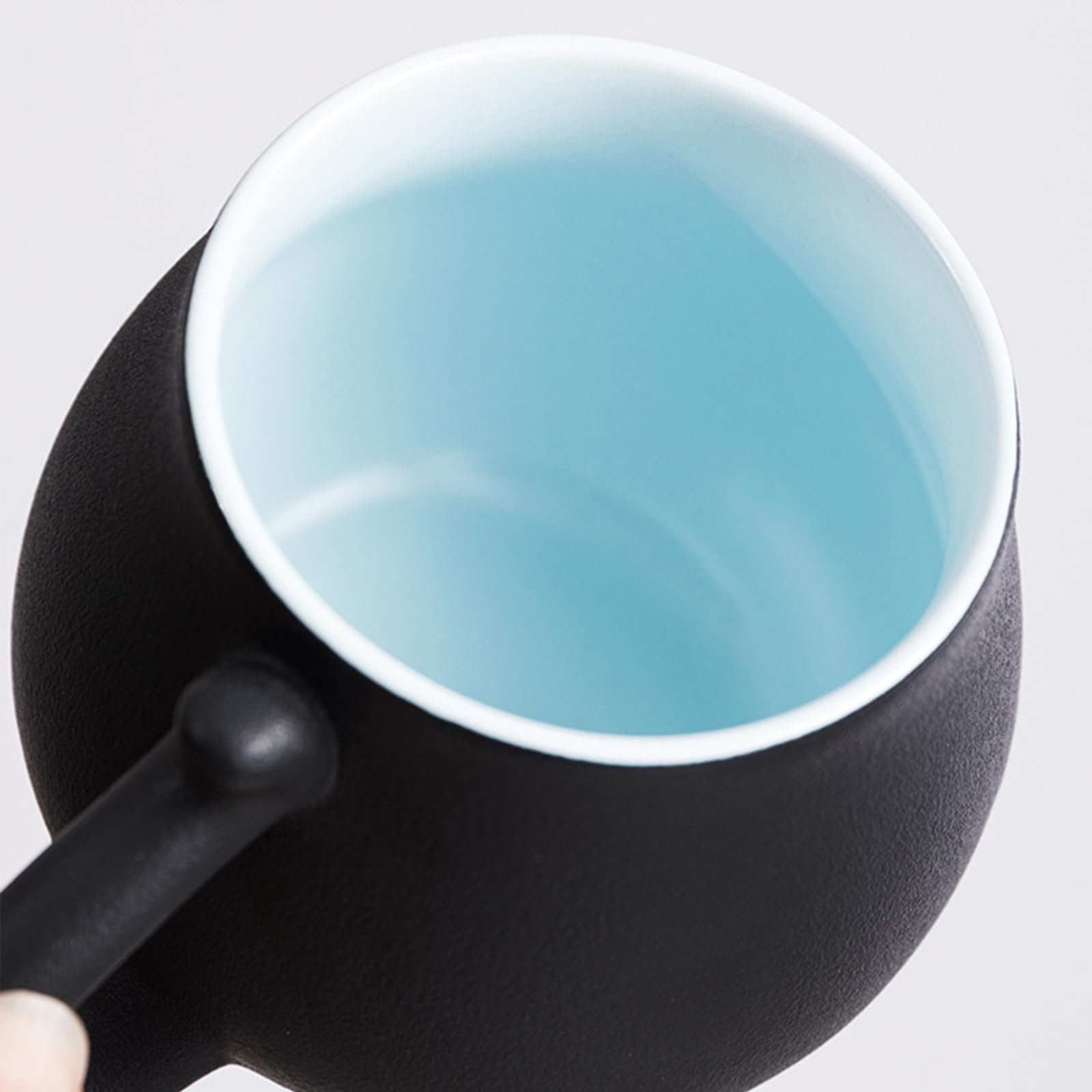 Tasse à thé en céramique avec infuseur et couvercle, 400 ml, motif chat porte-bonheur pour infusion de feuilles mobiles, convient pour la maison et le bureau (noir)