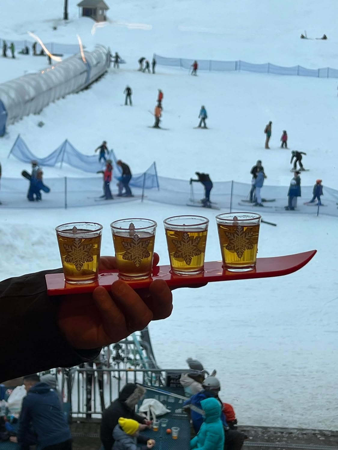 Verres à shot avec planche de ski en bois résistant pour quatre personnes et jeux de bar